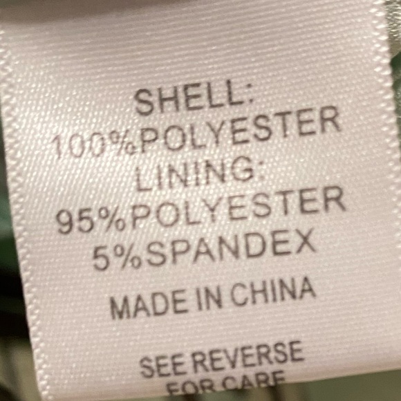 Lucy Paris Lace Off-Shoulder Crop Top in Mint/Pistachio. - Picture 5 of 6